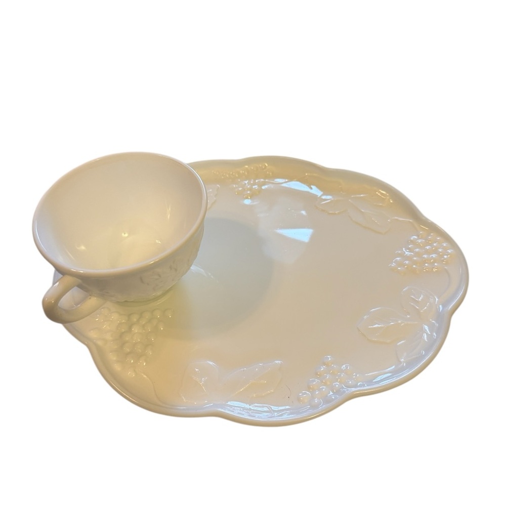 vintage Colony Harvest Grape milk glass snack set - Picture 2 of 8